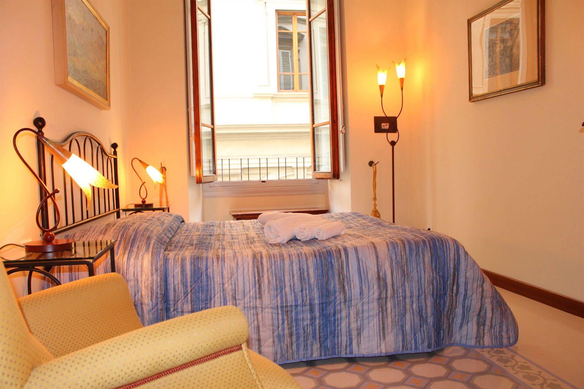 Via Roma Suites Florens Exteriör bild